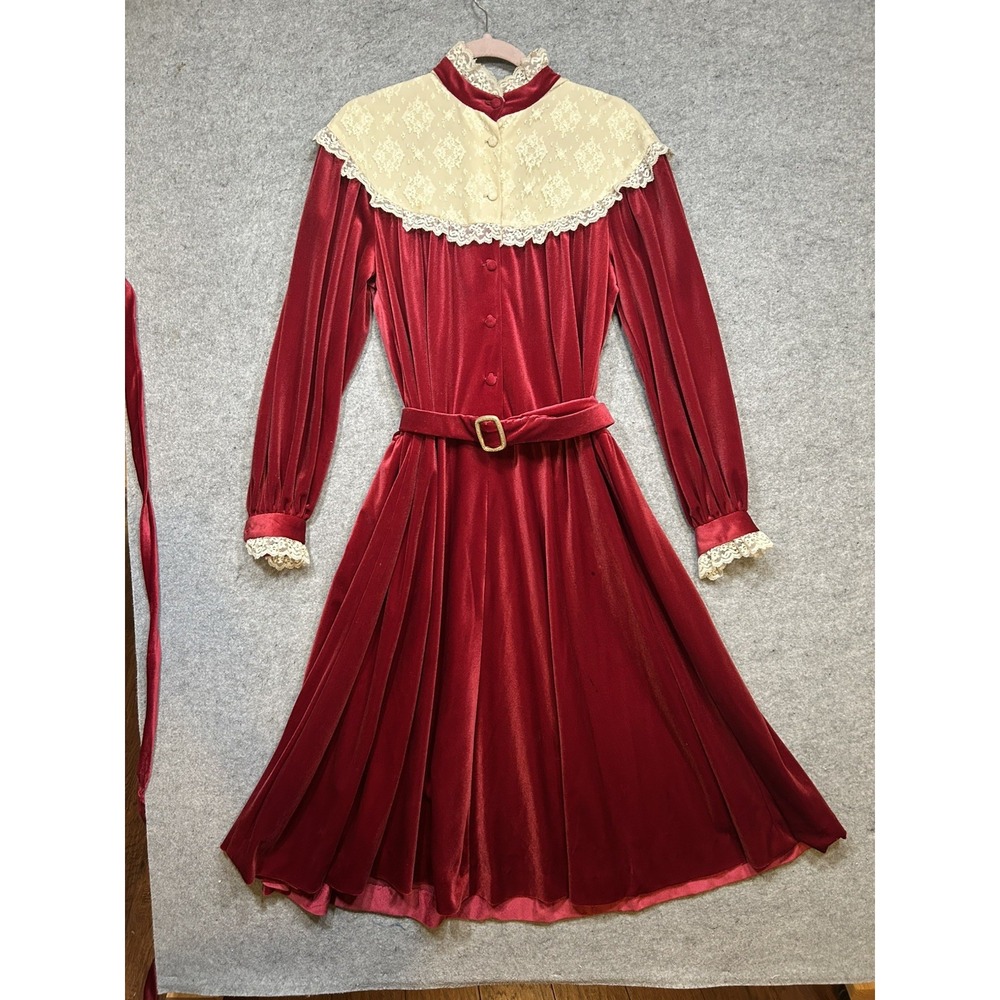 Vintage Red Velvet Dress costume Mrs ClauseDickens L Lace Yoke collarCottagecore